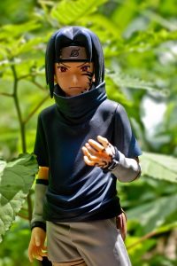 2026年秋季动漫新番封面，鲜艳色彩的少年热血风格，主角持剑站在山顶俯瞰城市，星辰影院动漫全集免费在线观看