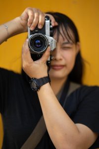 2026欧美犯罪剧集封面，复古胶片风格，侦探事务所昏黄灯光，黑色电影美学，星辰影院在线观看免费版推荐